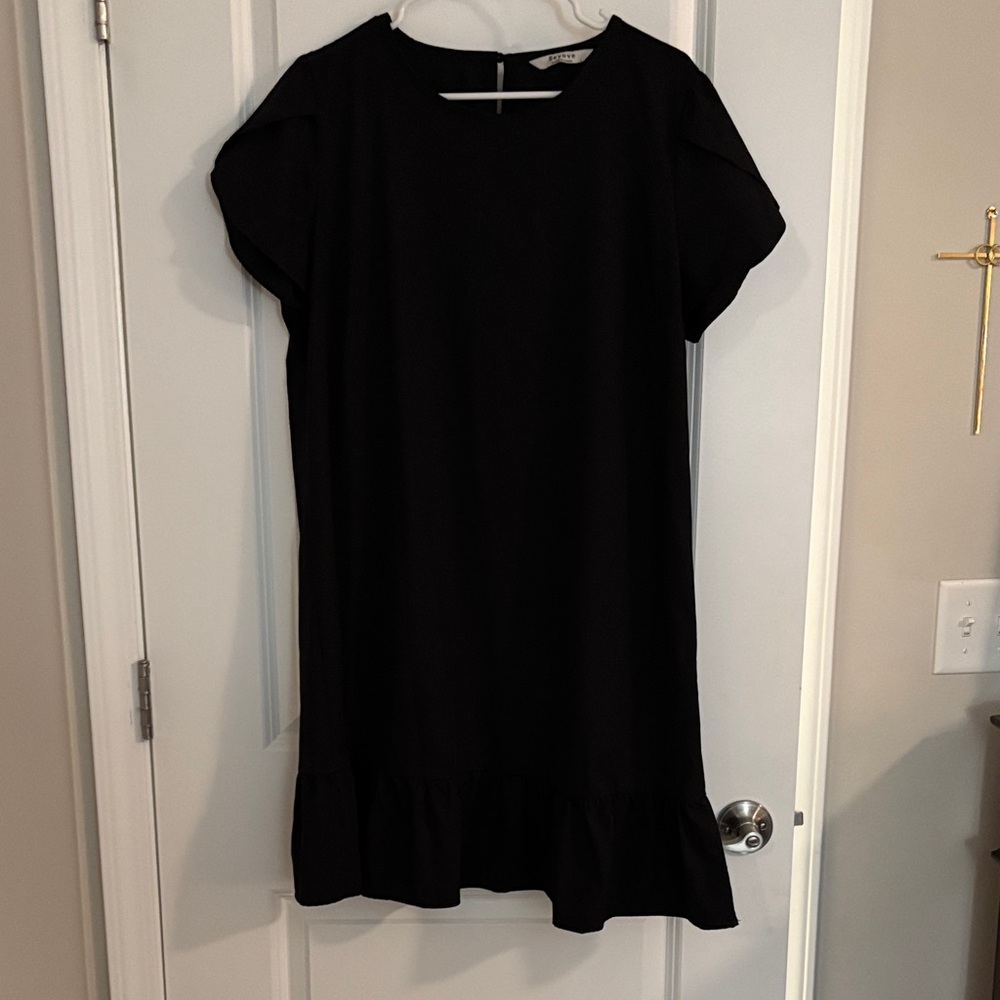 Elegant Black Ruffle Hem Dress